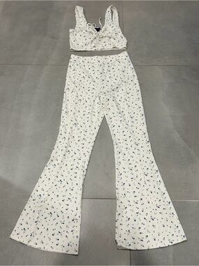 Sincerely Jules White Floral Bootcut Pants with Blue Print